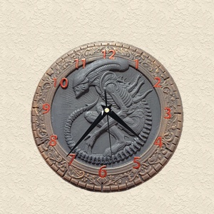 Alien faragott fa 3d falióra - Meska.hu