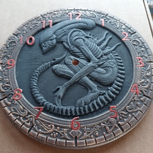 Alien faragott fa 3d falióra - otthon & életmód - dekoráció - fali és függő dekoráció - falióra & óra - Meska.hu