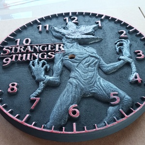 Stranger things, demogorgon faragott fa 3d falióra - otthon & életmód - dekoráció - fali és függő dekoráció - falióra & óra - Meska.hu