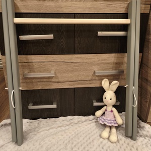 Fa baba tornáztató állvány, szürke színben - baba - mama - baba játékok - mozgásfejlesztő játékok - Meska.hu