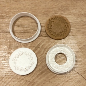 Karácsonyi koszorú keksz, süti. sütemény kiszúró forma - otthon & életmód - konyhafelszerelés, tálalás - sütés, főzés - sütikiszúró - Meska.hu