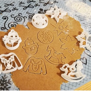 Csúnyapulcsis Karácsonyi mézeskalács-, keksz kiszúró forma - otthon & életmód - konyhafelszerelés, tálalás - sütés, főzés - sütikiszúró - Meska.hu