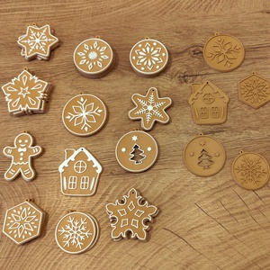 ! Akció! Mézeskalács kinézetű díszek  - karácsony - karácsonyi lakásdekoráció - karácsonyi lakásdíszek - Meska.hu