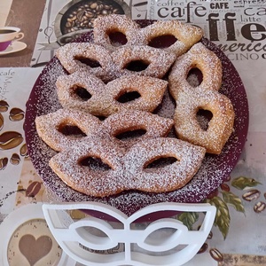 !Akció! Farsangi fánk-, mézeskalács-, keksz kiszúró forma szettben - otthon & életmód - konyhafelszerelés, tálalás - sütés, főzés - sütikiszúró - Meska.hu