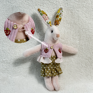 Eper Nyuszi Plüss - játék & sport - plüssállat & játékfigura - nyuszi - Meska.hu