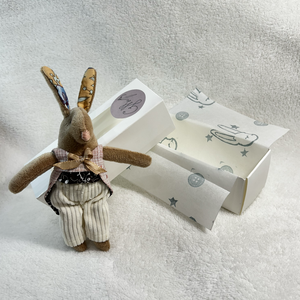 Karamell Nyuszi Plüss, Játék & Sport, Plüssállat & Játékfigura, Nyuszi, Varrás, MESKA