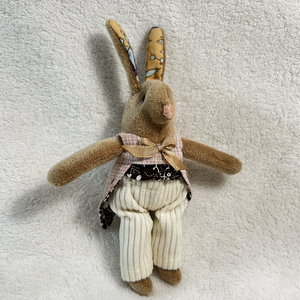 Karamell Nyuszi Plüss - játék & sport - plüssállat & játékfigura - nyuszi - Meska.hu