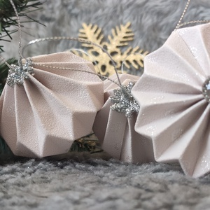 10 darabos különleges karácsonyfadísz szett ezüst csillámos pöttyökkel 3 színben (halvány púder, drapp és szürke alapon) - karácsony - karácsonyi lakásdekoráció - karácsonyfadíszek - Meska.hu