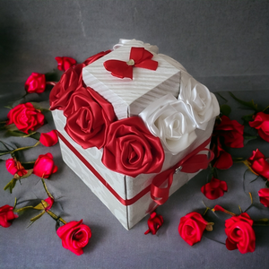 Szatén rózsabox ékszertartóval - ékszer - ékszertartó - ékszerdoboz - Meska.hu