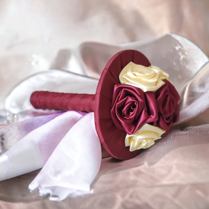 Bordó és krémszínű szaténrózsa csokor - Meska.hu