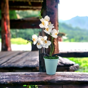 Fehér színű kétágú élethű orchidea színes agyagkaspóban ORK214FH, Otthon & Lakás, Dekoráció, Virágdísz és tartó, Csokor & Virágdísz, Virágkötés, MESKA