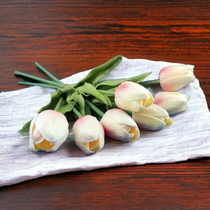 7 szálas halvány sárga, barackszínű tulipán csokor KTUL701SABK - Meska.hu