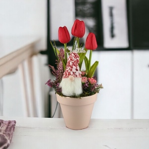 Piros tulipánok barackszínű kaspóban tavaszmanóval TUG549PS, Otthon & Lakás, Dekoráció, Virágdísz és tartó, Csokor & Virágdísz, Virágkötés, MESKA
