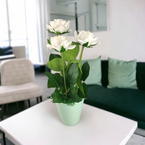 Fehér Real Touch rózsák kaspóban RTR303FH, Otthon & Lakás, Dekoráció, Virágdísz és tartó, Csokor & Virágdísz, Virágkötés, MESKA