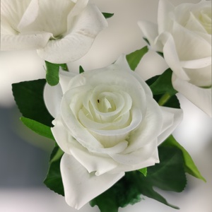 Fehér Real Touch rózsák kaspóban RTR303FH - otthon & lakás - dekoráció - virágdísz és tartó - csokor & virágdísz - Meska.hu