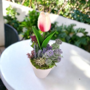 Tavaszi asztaldísz lila virágokkal TUG103LI - Meska.hu