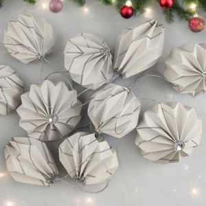 10 darabos origami karácsonyfadísz szett papírból fehér és ezüst színben LNTFH004 - karácsony - karácsonyi lakásdekoráció - karácsonyfadíszek - Meska.hu