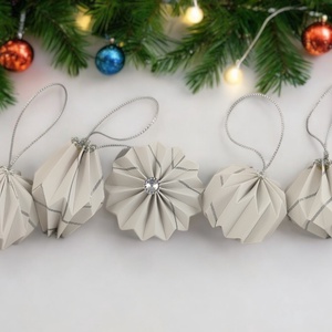 10 darabos origami karácsonyfadísz szett papírból fehér és ezüst színben LNTFH004 - karácsony - karácsonyi lakásdekoráció - karácsonyfadíszek - Meska.hu