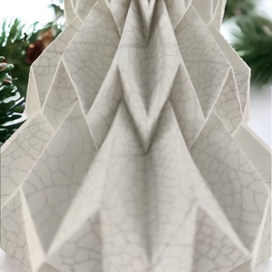Fehér, ezüst mintás fenyőfa formájú karácsonyfadísz FF072 - karácsony - karácsonyi lakásdekoráció - karácsonyfadíszek - Meska.hu
