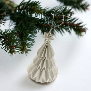 Fehér, ezüst mintás fenyőfa formájú karácsonyfadísz FF072 - karácsony - karácsonyi lakásdekoráció - karácsonyfadíszek - Meska.hu