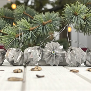 12 darabos ezüst színű karácsonyfadísz szett LNTEZ021, Karácsony, Karácsonyi lakásdekoráció, Karácsonyfadíszek, Papírművészet, MESKA