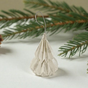 Fehér, ezüst fenyőfa formájú karácsonyfadísz KF004, Karácsony, Karácsonyi lakásdekoráció, Karácsonyfadíszek, Papírművészet, MESKA