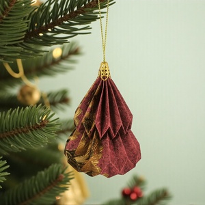 Meggypiros, óarany fenyőfa formájú karácsonyfadísz KF006 - karácsony - karácsonyi lakásdekoráció - karácsonyfadíszek - Meska.hu