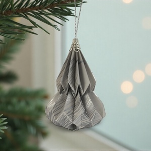 Szürke, ezüst fenyőfa formájú karácsonyfadísz KF016, Karácsony, Karácsonyi lakásdekoráció, Karácsonyfadíszek, Papírművészet, MESKA