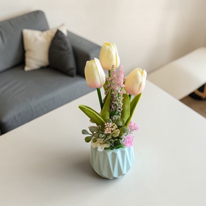 Krém, rózsaszín tulipánok kerámiakaspóban TUG327KRRS - otthon & életmód - virágdekoráció - virágdíszek - virágdísz kaspóban - Meska.hu
