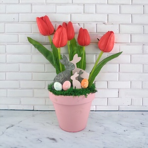 Piros tulipánok kaspóban nyuszikkal TUG539PS - otthon & életmód - dekoráció - asztal és polc dekoráció - asztaldísz - Meska.hu