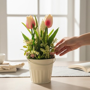 Tavaszi tulipános asztaldísz fém kaspóban TUG211 - Meska.hu