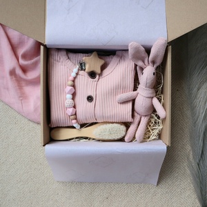 Pink Little Bunny Box - Baba ajándékdoboz / Babaváró ajándék / Babalátogató ajándék, Játék & Sport, Babalátogató ajándékcsomag, , MESKA
