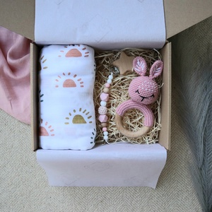 Rattle Bunny Box - Baba ajándékdoboz / Babaváró ajándék / Babalátogató ajándék / Egyedi ajándék pelenka helyett  - Meska.hu