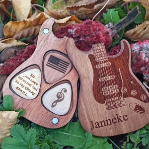 Stratocaster Gitár Formájú Pengető Tartó - könyv & zene - hangszer & hangszertok - Meska.hu