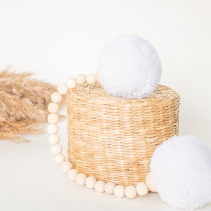 Rózsaszín pompom fityegő, Gyerekszoba dekor - otthon & életmód - babaszoba, gyerekszoba - babaszoba dekoráció - Meska.hu