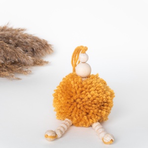 Mustár sárga pompom fityegő, Gyerekszoba dekor, Pompon fityegő, Otthon & Életmód, Babaszoba, gyerekszoba, Babaszoba dekoráció, Csomózás, Fonás (csuhé, gyékény, stb.), MESKA