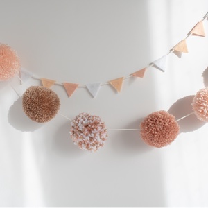 Nagy Pompom füzér, Pompom garland, Gyerekszoba dekoráció, Pompon füzér - otthon & életmód - babaszoba, gyerekszoba - babaszoba dekoráció - Meska.hu