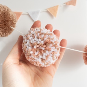 Nagy Pompom füzér, Pompom garland, Gyerekszoba dekoráció, Pompon füzér - otthon & életmód - babaszoba, gyerekszoba - babaszoba dekoráció - Meska.hu
