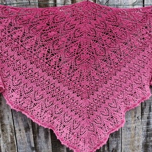 Málnahab horgolt vállkendő - ruha & divat - sál, sapka, kendő - vállkendő - Meska.hu