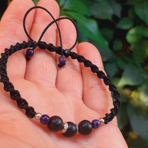 Shungit csaroittal, állítható csomózott karkötő - ékszer - karkötő - gyöngyös karkötő - Meska.hu