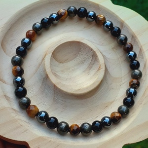 Bőség erejével karkötő pirittel, ónixszal, tigrisszemmel és hematittal, unisex ékszer  - ékszer - karkötő - bogyós karkötő - Meska.hu