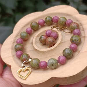 Szívgyógyító ásványkarkötő és fülbevaló unakittal és thulittal  - Meska.hu