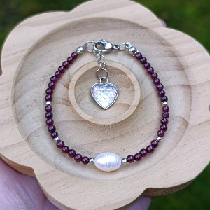 Gránát és édesvízi gyöngy kapcsos ásványkarkötő   - ékszer - karkötő - ásványkarkötő - Meska.hu Gránát és édesvízi gyöngy kapcsos ásványkarkötő   - ékszer - karkötő - ásványkarkötő - Meska.hu