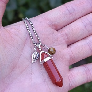 Vörös jáspis csúcsmedál nyaklánc tigrisszemmel és levél medállal, Ékszer, Nyaklánc, Medálos nyaklánc, Ékszerkészítés, MESKA