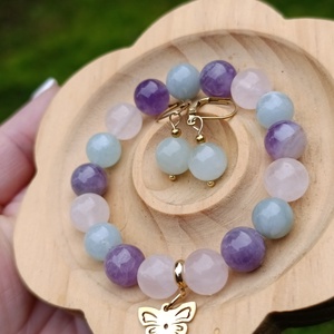 Akvamarin, ametiszt és rózsakvarc női ásvány karkötő pillangó medállal - ékszer - karkötő - ásványkarkötő - Meska.hu