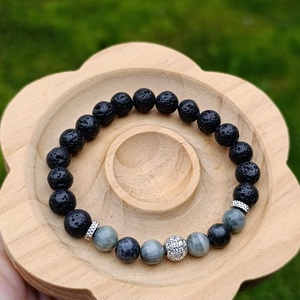 Sasszem, larvikit és lávakő karkötő cirkónia díszgömbbel � tisztánlátás, védelem és erő - ékszer - karkötő - ásványkarkötő - Meska.hu
