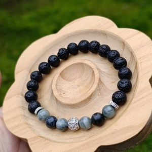 Sasszem, larvikit és lávakő karkötő cirkónia díszgömbbel � tisztánlátás, védelem és erő - ékszer - karkötő - ásványkarkötő - Meska.hu