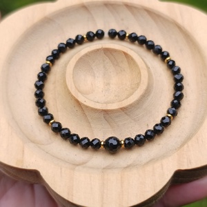 Védelmező fekete turmalin ásványkarkötő - Meska.hu