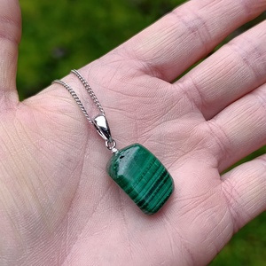 Malachit medál nemesacél nyakláncon - ékszer - nyaklánc - medál - Meska.hu