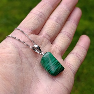 Malachit medál nemesacél nyakláncon - ékszer - nyaklánc - medál - Meska.hu